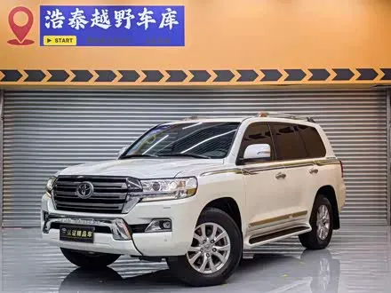 TOYOTA LAND CRUISER 2016