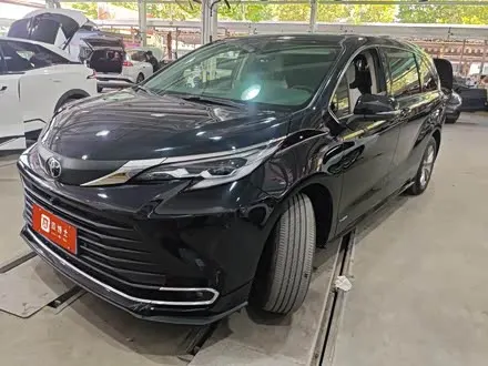TOYOTA SIENNA 2024