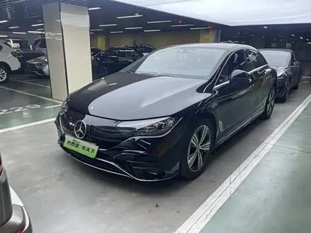MERCEDES-BENZ EQE 2025