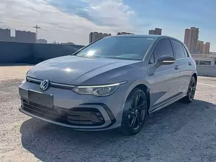 VOLKSWAGEN GOLF 2023