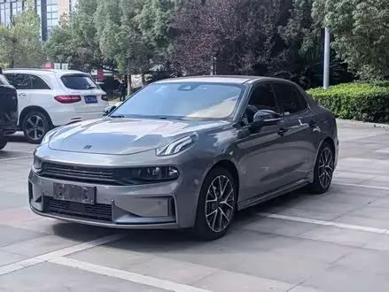 LYNK & CO 03 2020