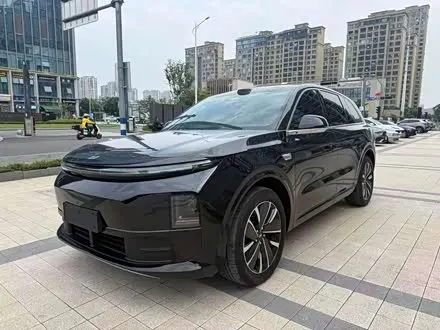LI AUTO L6 2025