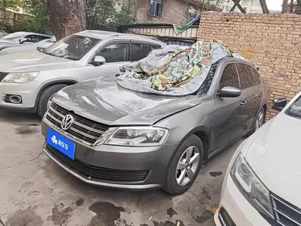 VOLKSWAGEN LAVIDA 2013