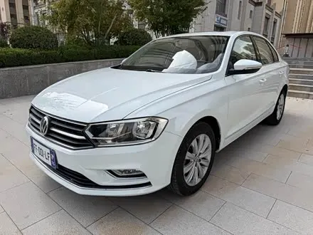 VOLKSWAGEN BORA 2016