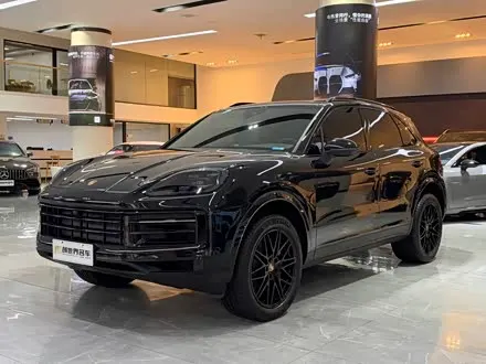 PORSCHE CAYENNE 2025