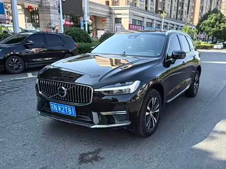 VOLVO XC60 2025