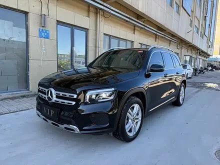 MERCEDES-BENZ GLB 2023