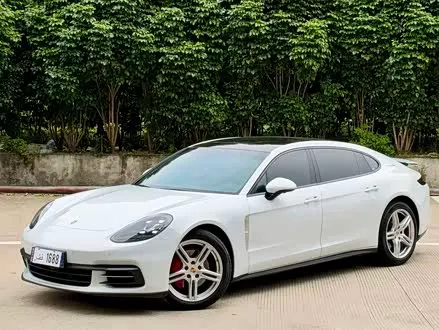 PORSCHE PANAMERA 2017