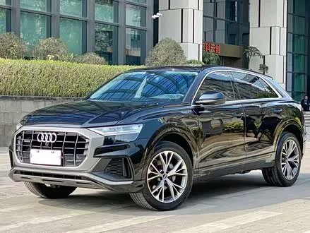 AUDI Q8 2021