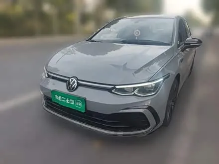 VOLKSWAGEN GOLF 2023