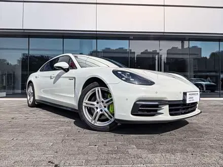 PORSCHE PANAMERA 2017