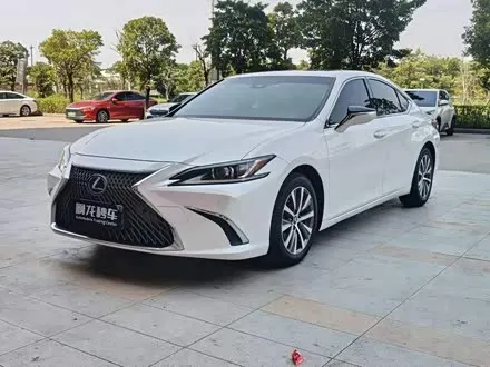 LEXUS ES 2018