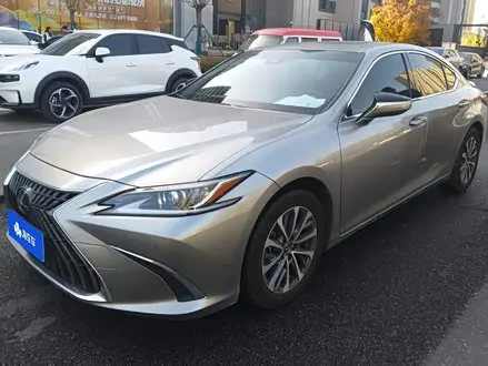 LEXUS ES 2023