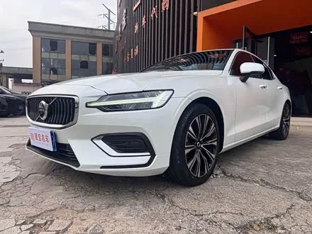 VOLVO S60 2024