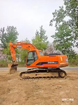 DOOSAN DH225LC-9 2015 — Китай — под ключ — фото 1