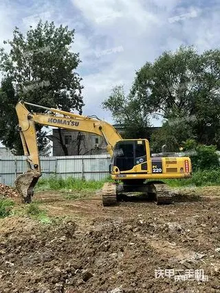 KOMATSU PC220-8M0 — из Китая
