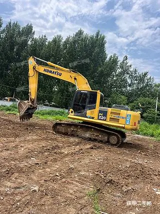 KOMATSU PC220-8M0 — из Китая