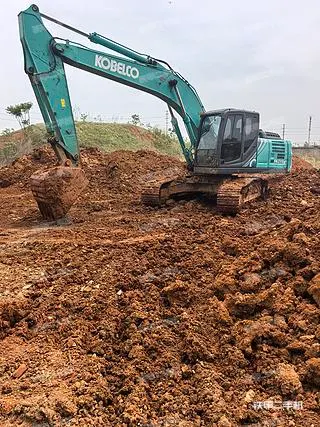 Kobelco SK210LC-10 — из Китая