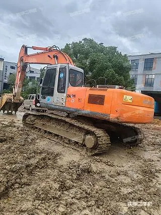 Hitachi ZX240 — из Китая