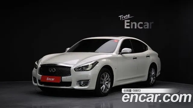 INFINITI Q70 2019