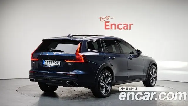 VOLVO V60 CROSS COUNTRY — из Кореи под ключ