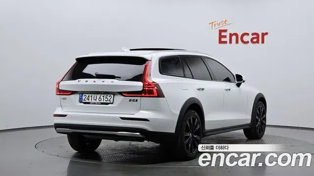 VOLVO V60 CROSS COUNTRY — из Кореи под ключ
