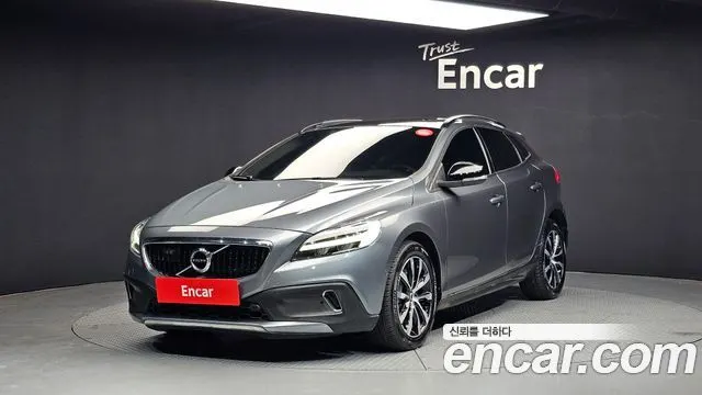 VOLVO V40 CROSS COUNTRY — из Кореи под ключ