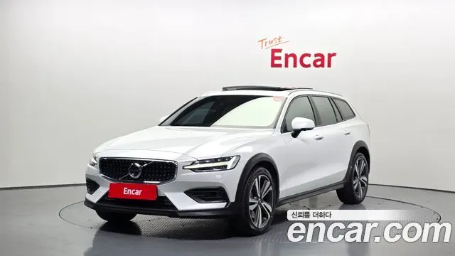 VOLVO V60 CROSS COUNTRY — из Кореи под ключ