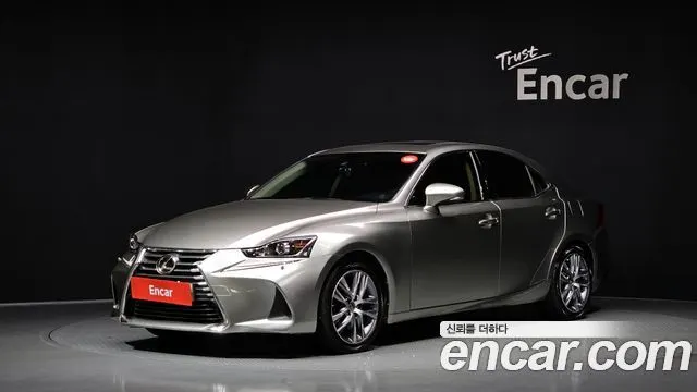 LEXUS IS200T 2017