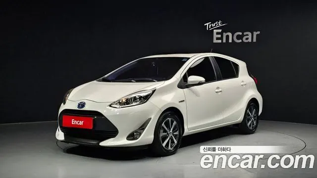 TOYOTA PRIUS C — из Кореи под ключ
