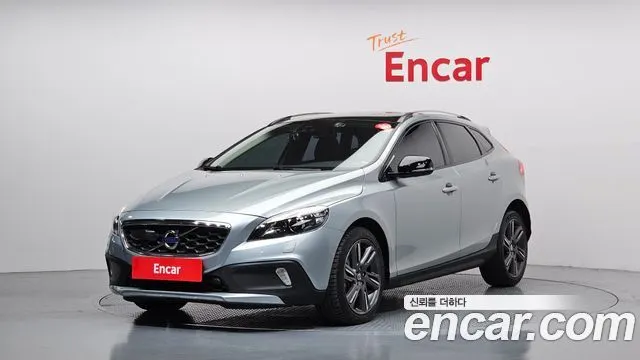 VOLVO V40 CROSS COUNTRY — из Кореи под ключ