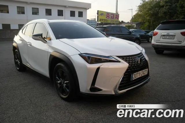LEXUS UX300H 2025