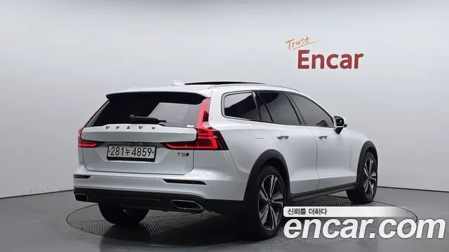 VOLVO V60 CROSS COUNTRY — из Кореи под ключ