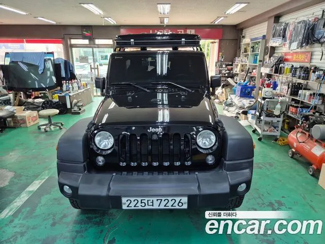 JEEP WRANGLER 2017 — 79 300 км, чёрный, Корея — под ключ — фото 1