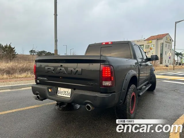 DODGE RAM PICKUP 2017 — 60 000 км, чёрный, Корея — под ключ — фото 2