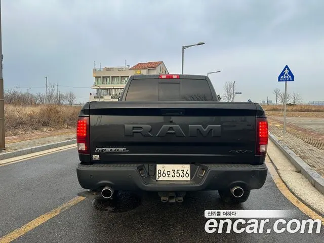 DODGE RAM PICKUP 2017 — 60 000 км, чёрный, Корея — под ключ — фото 4