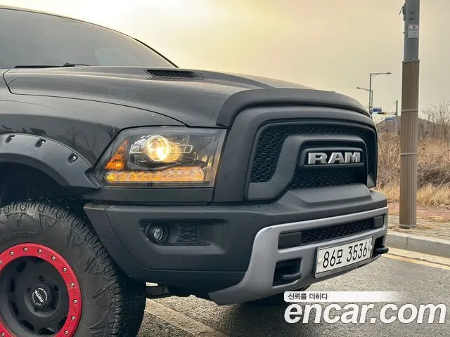 DODGE RAM PICKUP 2017 — 60 000 км, чёрный, Корея — под ключ — фото 5