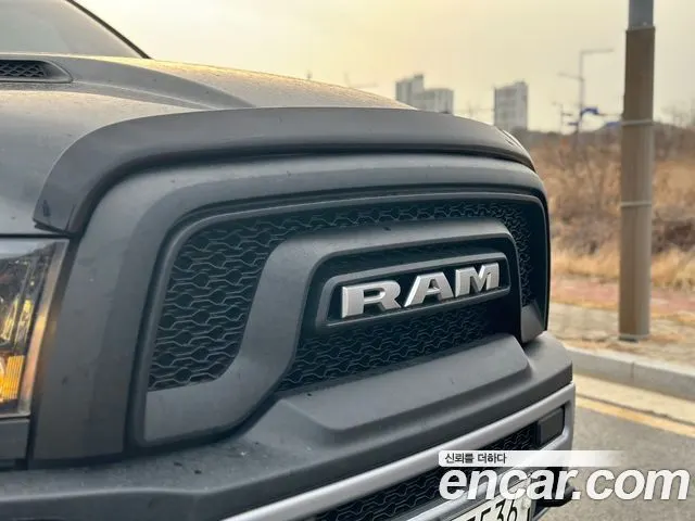 DODGE RAM PICKUP 2017 — 60 000 км, чёрный, Корея — под ключ — фото 6