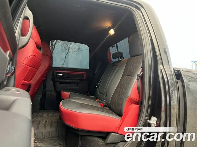 DODGE RAM PICKUP 2017 — 60 000 км, чёрный, Корея — под ключ — фото 7