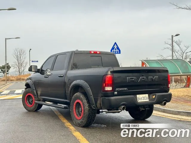 DODGE RAM PICKUP 2017 — 60 000 км, чёрный, Корея — под ключ — фото 9