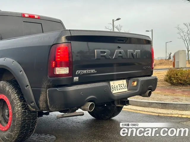 DODGE RAM PICKUP 2017 — 60 000 км, чёрный, Корея — под ключ — фото 10