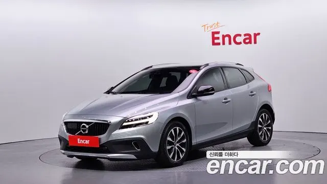 VOLVO V40 CROSS COUNTRY — из Кореи под ключ