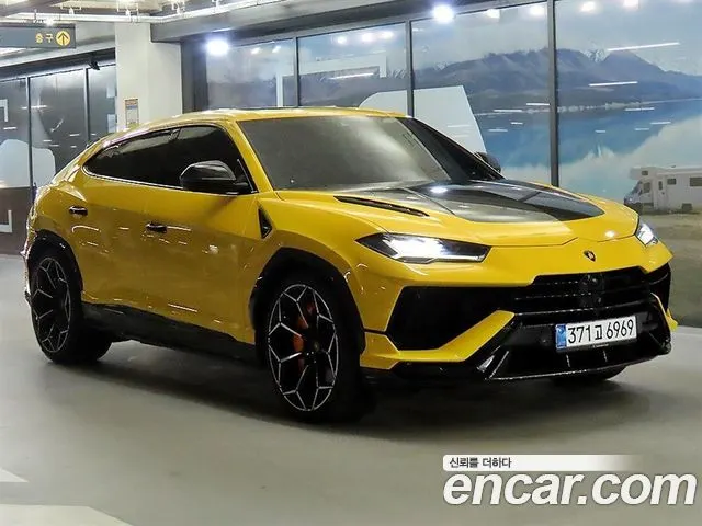 LAMBORGHINI URUS 2024 — 13 332 км, жёлтый, Корея — под ключ — фото 1