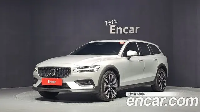 VOLVO V60 CROSS COUNTRY — из Кореи под ключ