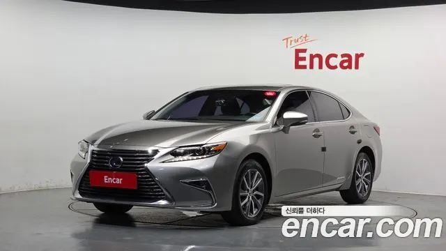 LEXUS ES300H 2017 — 60 926 км, серебристо-серый, Корея — под ключ — фото 1