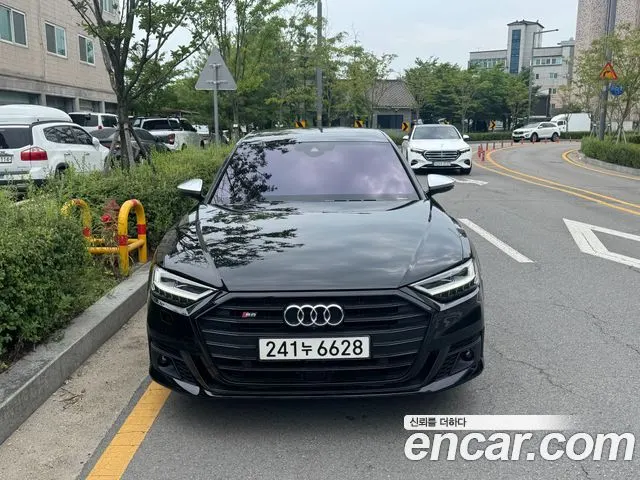 AUDI S8 2020