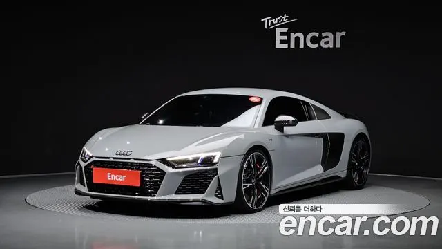 AUDI R8 2021