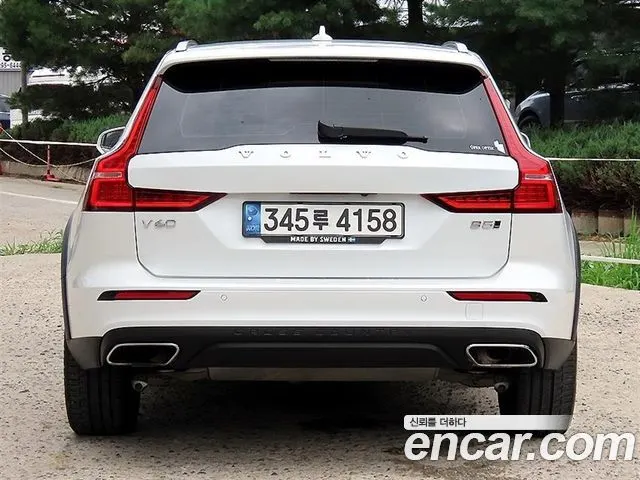 VOLVO V60 CROSS COUNTRY 2021 — 36 173 км, белый, Корея — под ключ — фото 4