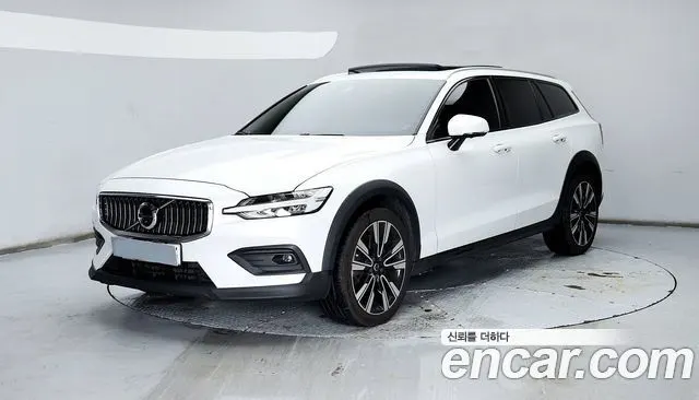 VOLVO V60 CROSS COUNTRY — из Кореи под ключ