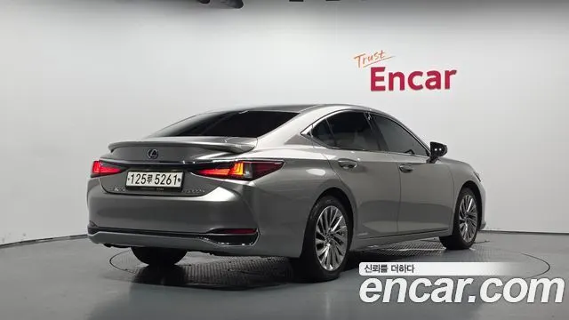 LEXUS ES300H — из Кореи под ключ